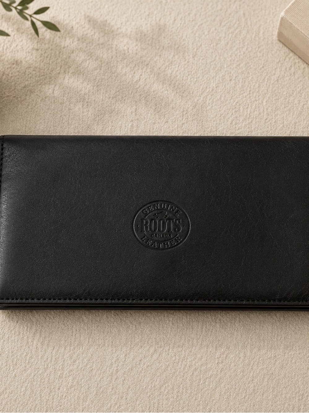 Roots Canada Leather Travel Wallet Organizer Black Brown Made in Canada